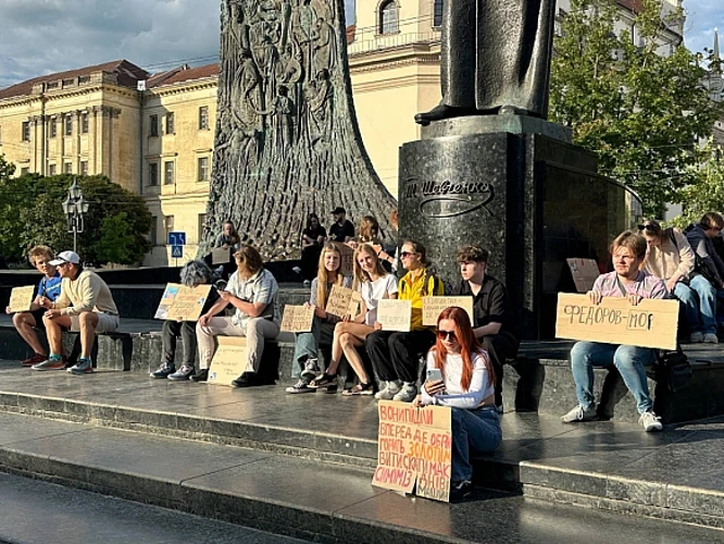 Ілюстративне фото мітингу біля Міноборони під час п'ятого дня протестів 20 липня 2026 року