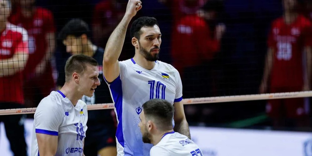Юрій Семенюк (№ 10) у матчі збірної України проти Туреччини у Лізі націй з волейболу