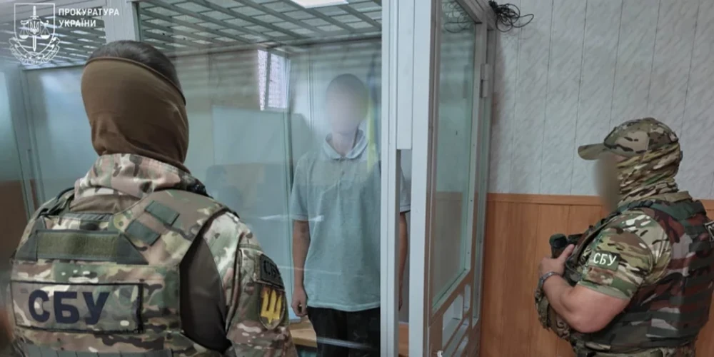 Місце вибуху автомобіля в Одесі та вилучені під час обшуку телефони і сім-картки підозрюваних
