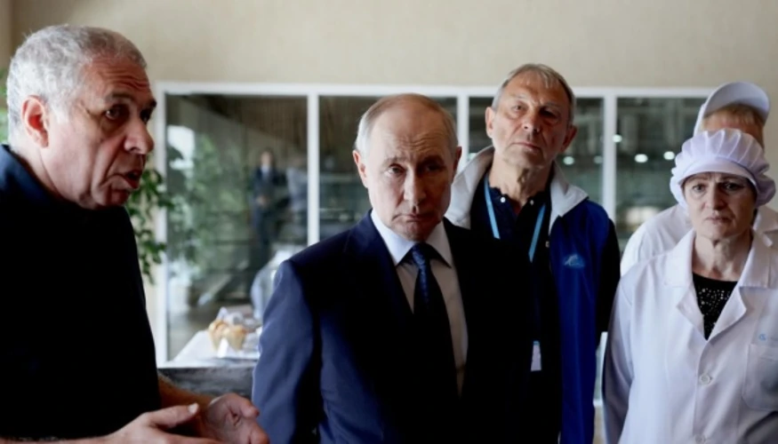 Путін на рибному заводі на Курильському острові Ітуруп (Еторофу)