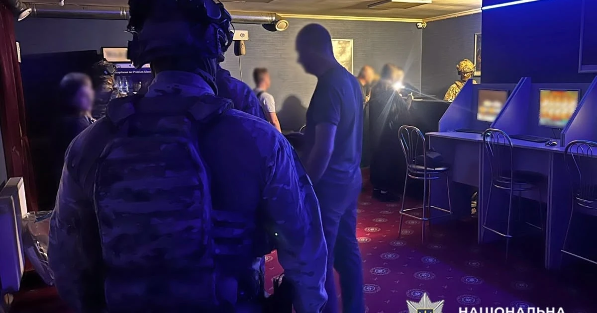Підвал житлового будинку у Волочиську, де правоохоронці викрили підпільний гральний заклад