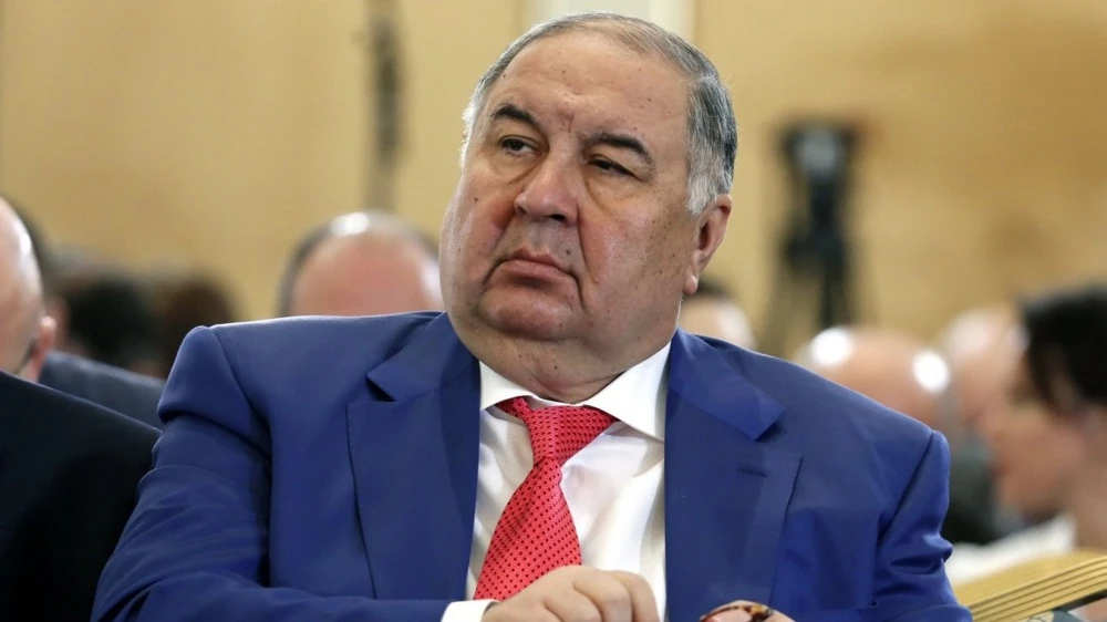 Президент Азербайджану Ільхам Алієв та пов'язані з ним офіційні дії; на фото у джерелі — Алішер Усманов (фото EPA/Reuters).